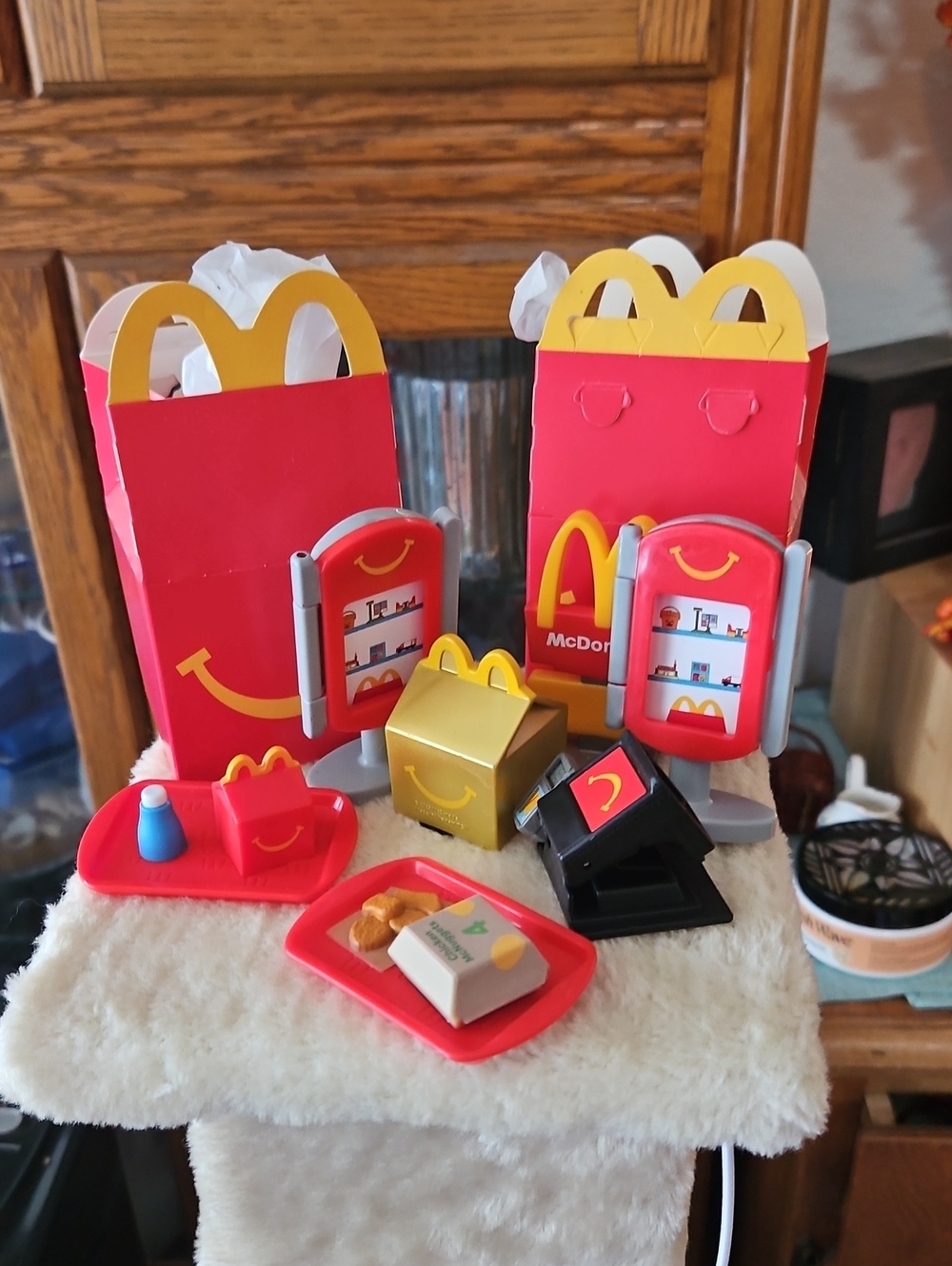 McDonald's Kids Toy Playset - Red & Yellow Happy Meal Accessories